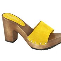 Zoccoli gialli in vero legno e pelle