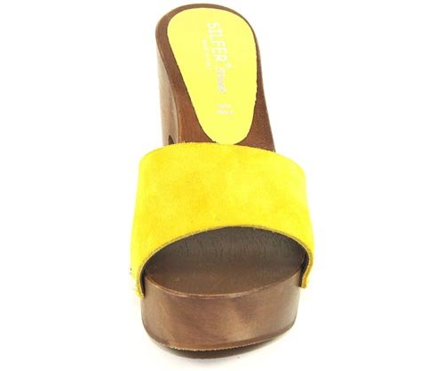 zoccoli estivi gialli e comodi