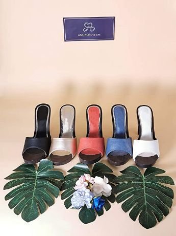 zoccoli confortevoli di vari colori