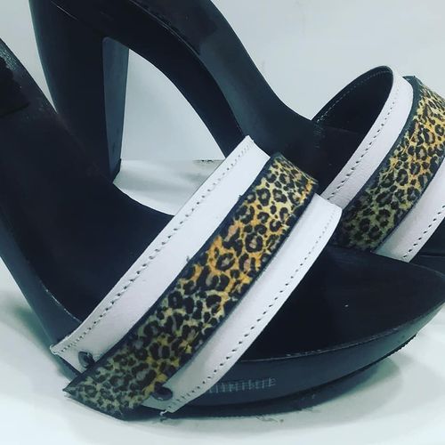 zoccoli con tomaia bianca e leopardata