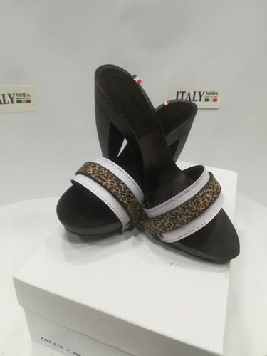 zoccoli con tomaia bianca