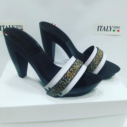 zoccoli bianchi e leopardati