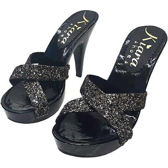 zoccoli con punta aperta