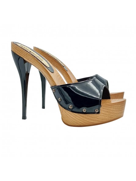 zoccoli altissimi con tacco a spillo laccato