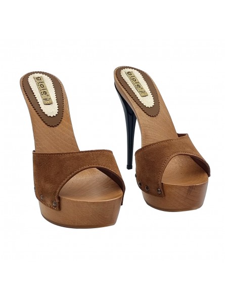 zoccoli altissimi con tacco a spillo laccato