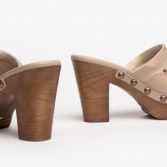 Zoccoli con fascia in pelle Nero Giardini - immagine 5